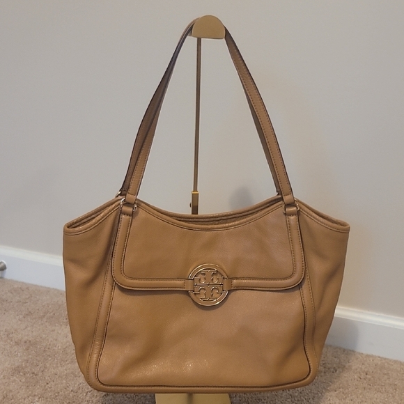Tory Burch Tan Shoulder Bag Like New condition . - Picture 9 of 10